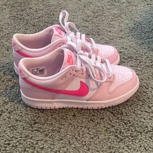 nike dunk low triple pink
